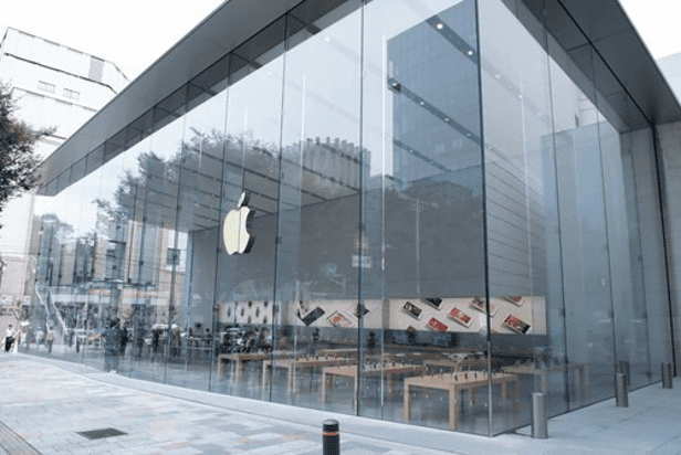 Apple Store表参道店は、観光客から非常に人気の直営店です。もちろん、こちらでもAppleギフトカードを使えます。